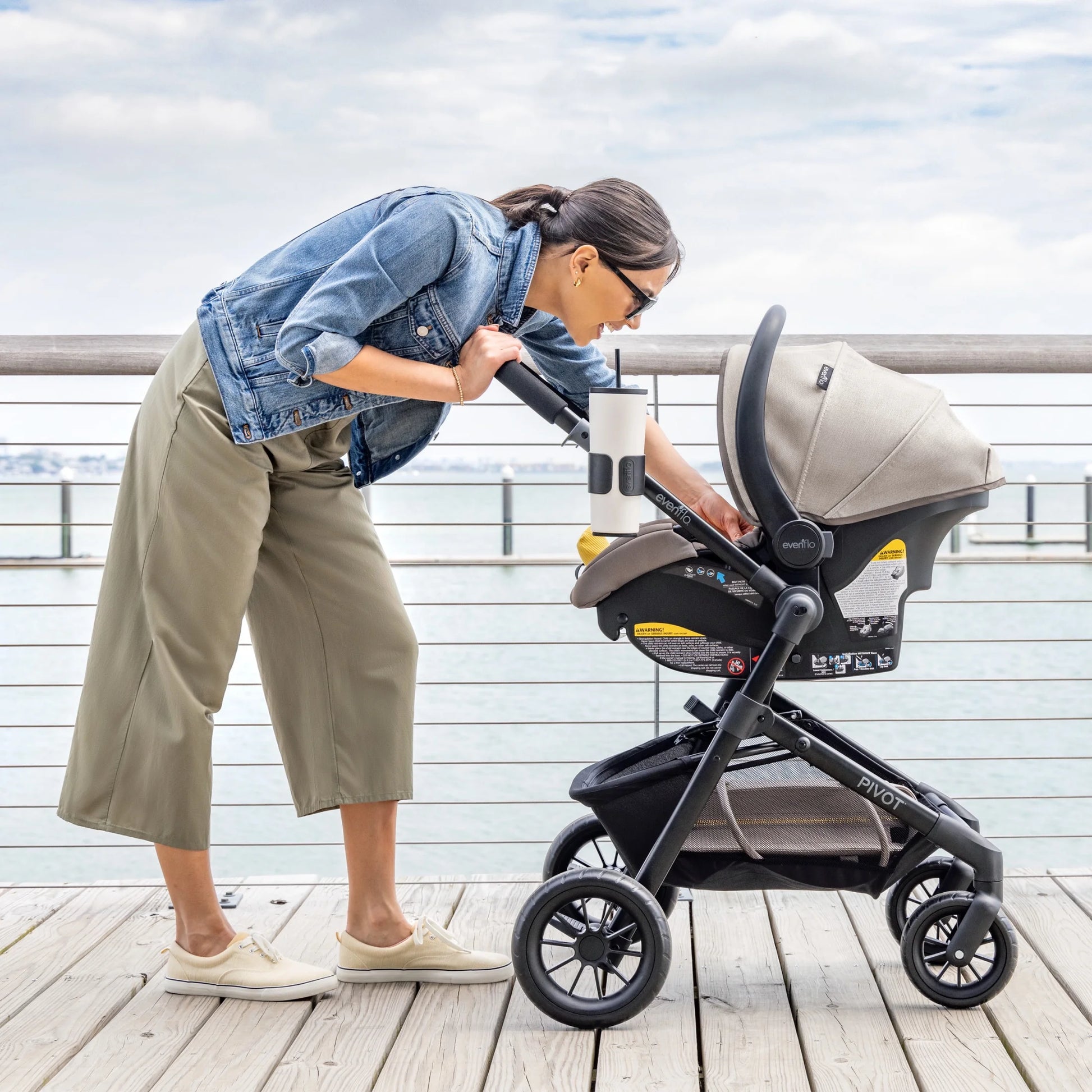 Pivot Modular Travel System with Litemax Preemie and Infant Car Seat (Desert Tan)